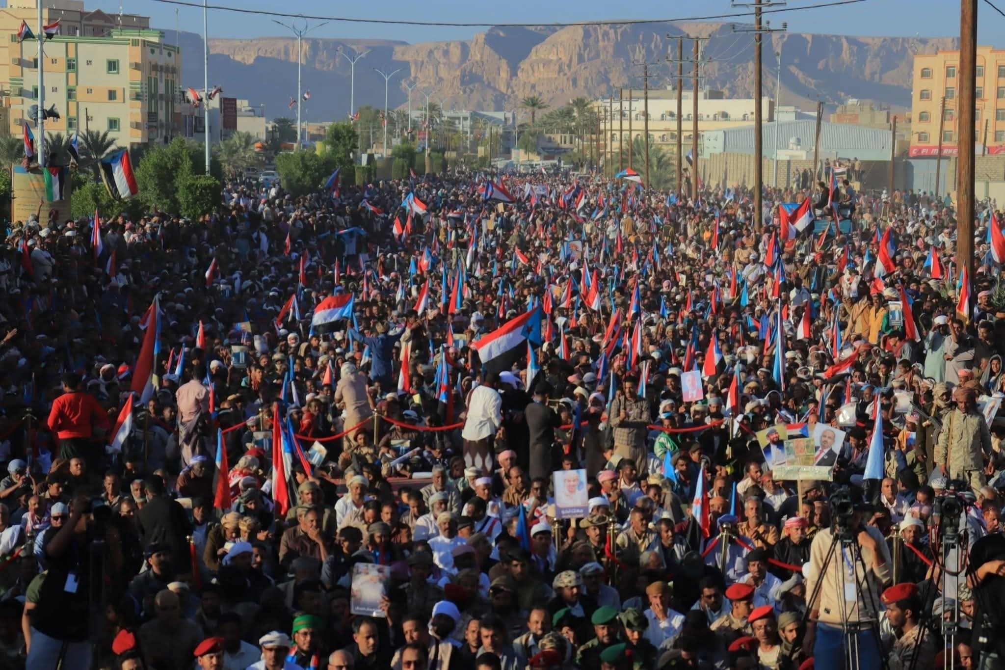 عاجل / سيئون: دعوة للاحتشاد الشعبي بساحة الستين لدعم القوات الجنوبية