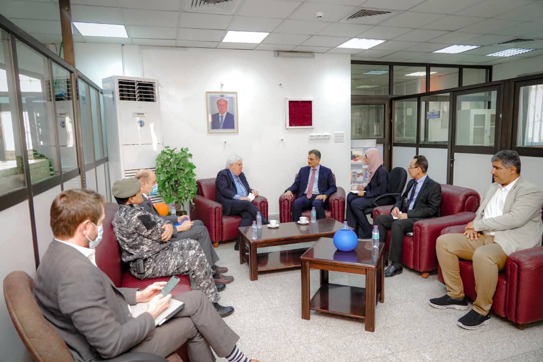 محافظ عدن يبحث مع المبعوث الأممي جهود تحقيق السلام في اليمن 