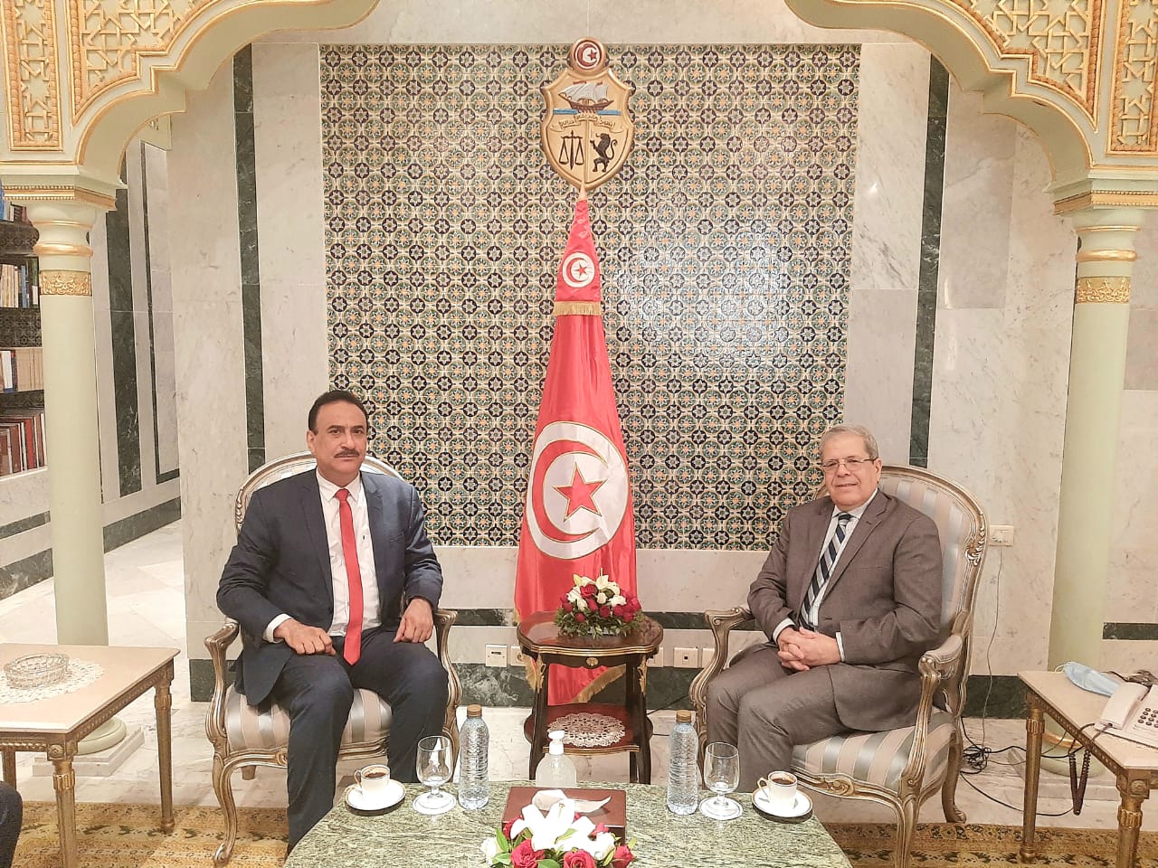 سفير اليمن يلتقي وزير الشؤون الخارجية التونسية  