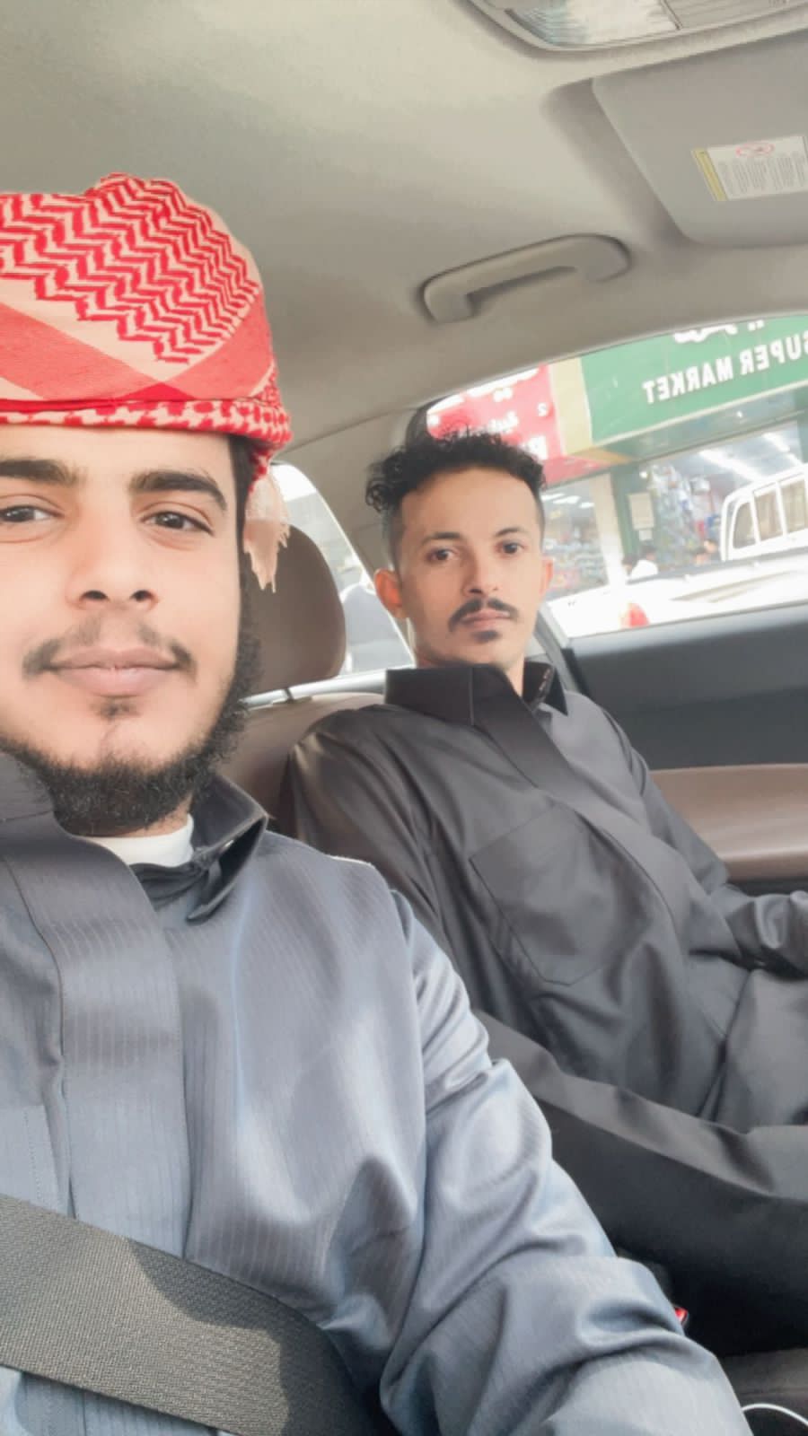 الدكتور عبدالرحمن قشاش يهنئ الشابين الخلوقين صالح احمد  النعمي وصالح قاسم النعمي بمناسبة الخطوبة