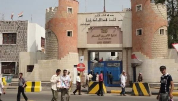 مصدر في شرطة العاصمة عدن يوضح بشأن حملات إزالة العشوائيات