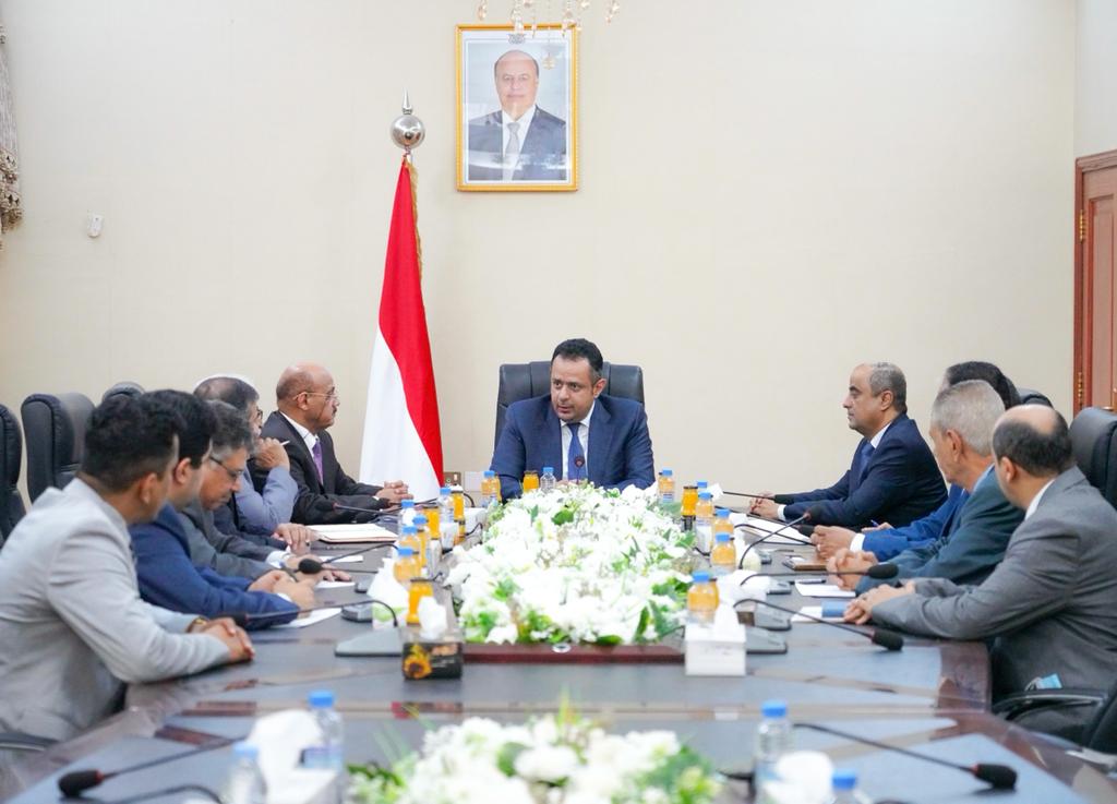 رئيس الوزراء يرأس اجتماع في عدن لقيادة مجلس إدارة البنك المركزي ووزارة المالية