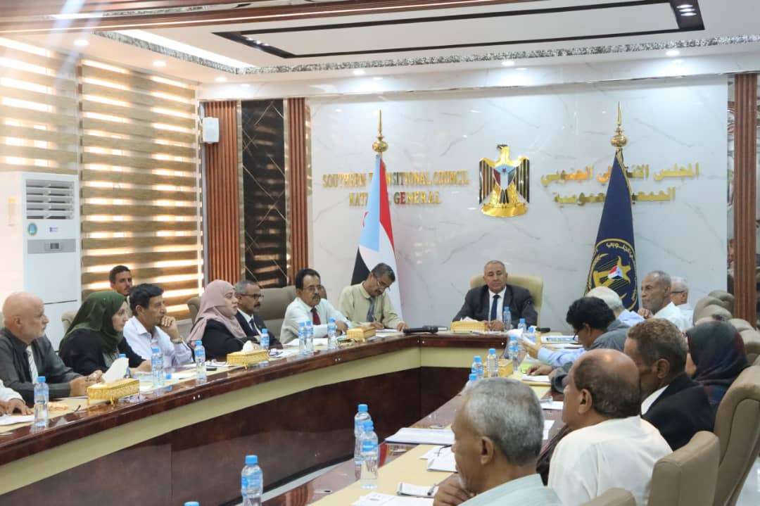 مجلس المستشارين يؤيد دعوة الرئيس الزُبيدي ويدعو للمشاركة في المليونيات الجماهيرية بالعاصمة عدن والمكلا تأييدًا للإعلان الدستوري