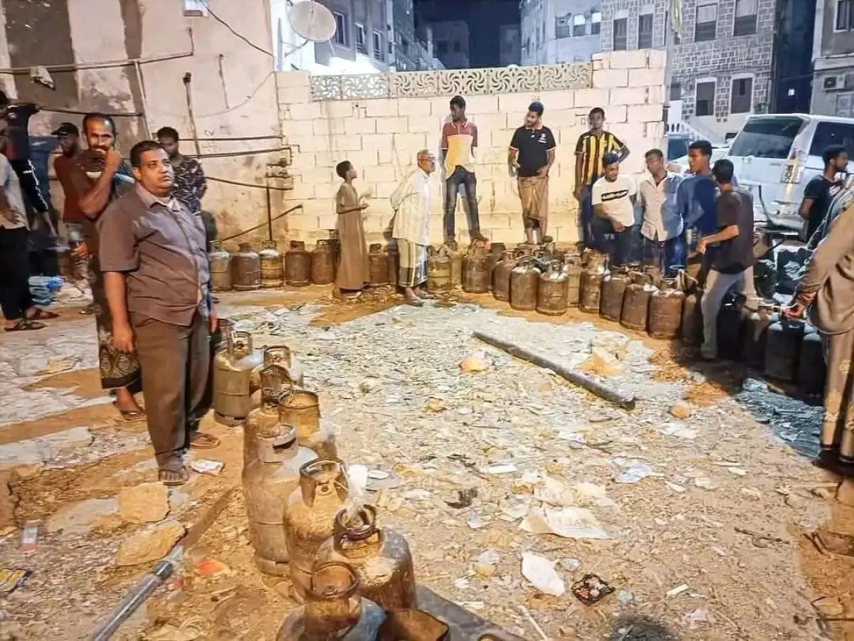 أزمة الغاز المنزلي تخنق حضرموت وسط انتقادات لسلطة محافظها الخنبشي برفعها تسعيرة الغاز