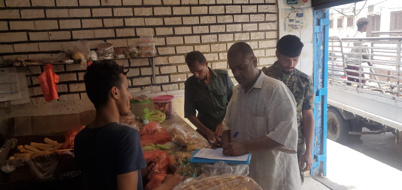 بتوجيهات القاضي وجدي الشعبي .. استمرار الحملة الرقابية لضبط الأسعار وأوزان الروتي في مديرية التواهي