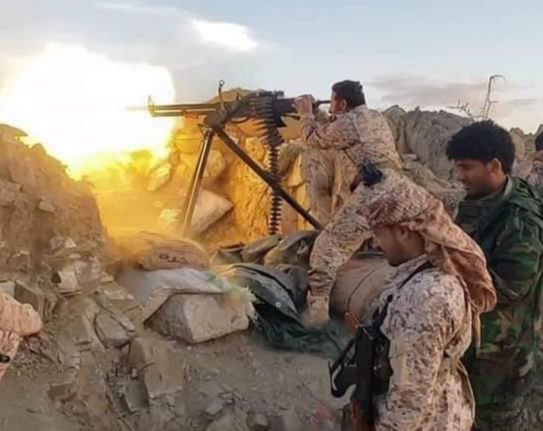 القوات الجنوبية تستهدف ثكنات مليشيات الحوثي بالجبهة الحدودية مع يافع