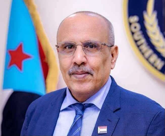 الكثيري يعزي نادرة عبدالقدوس بوفاة زوجها الكاتب والمخرج المسرحي عبدالعزيز عباس