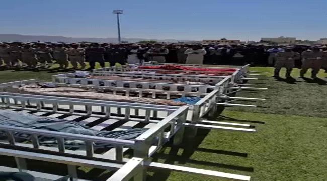 شبوة تودّع شهداءها الأبرار.. والرئيس الزُبيدي يؤكد أن جرائم الحوثيين لن تسقط بالتقادم