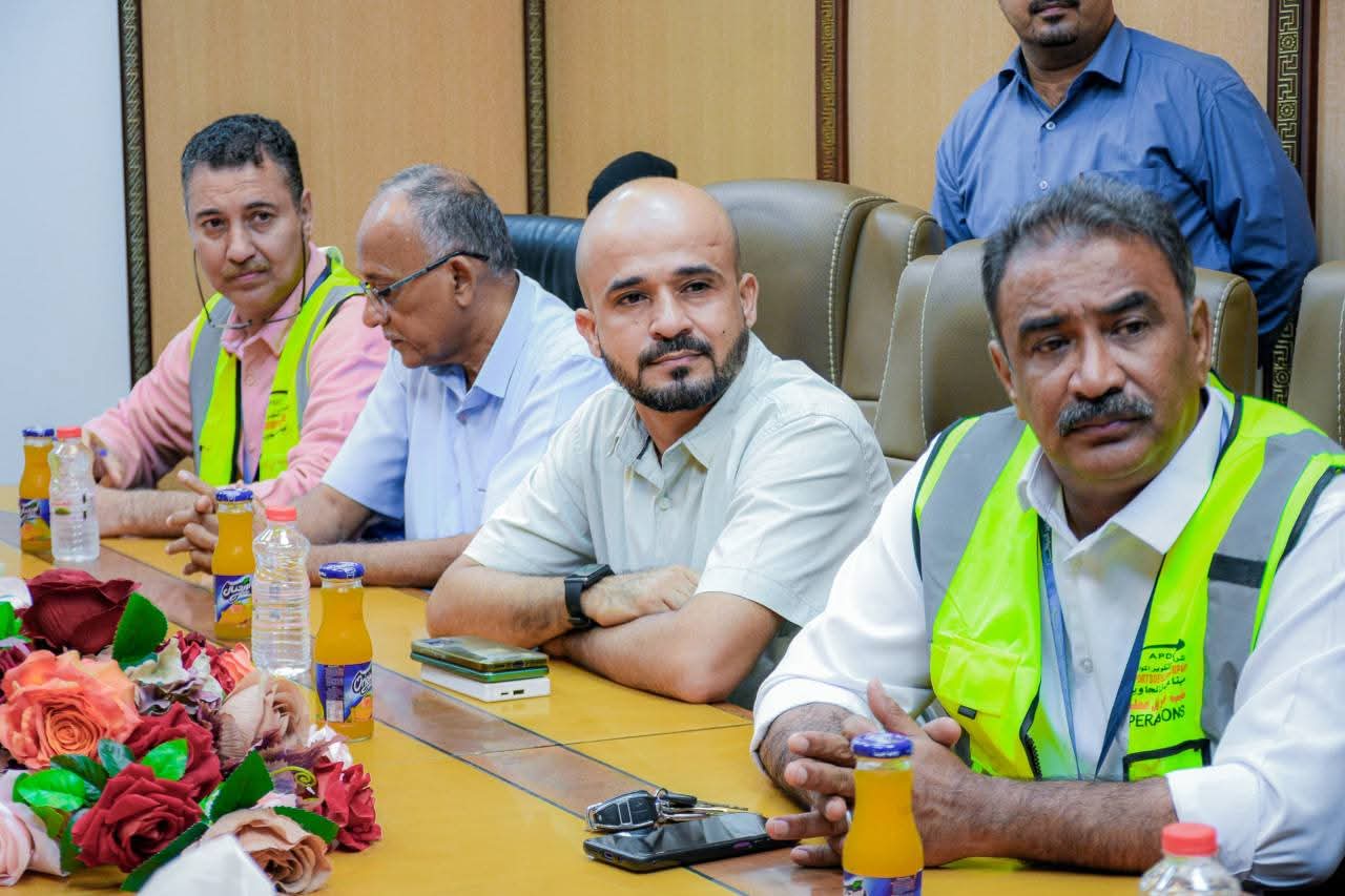 وزير النقل يتفقد سير العمل بميناء الحاويات ومستوى الانضباط الوظيفي عقب إجازة عيد الأضحى المبارك 