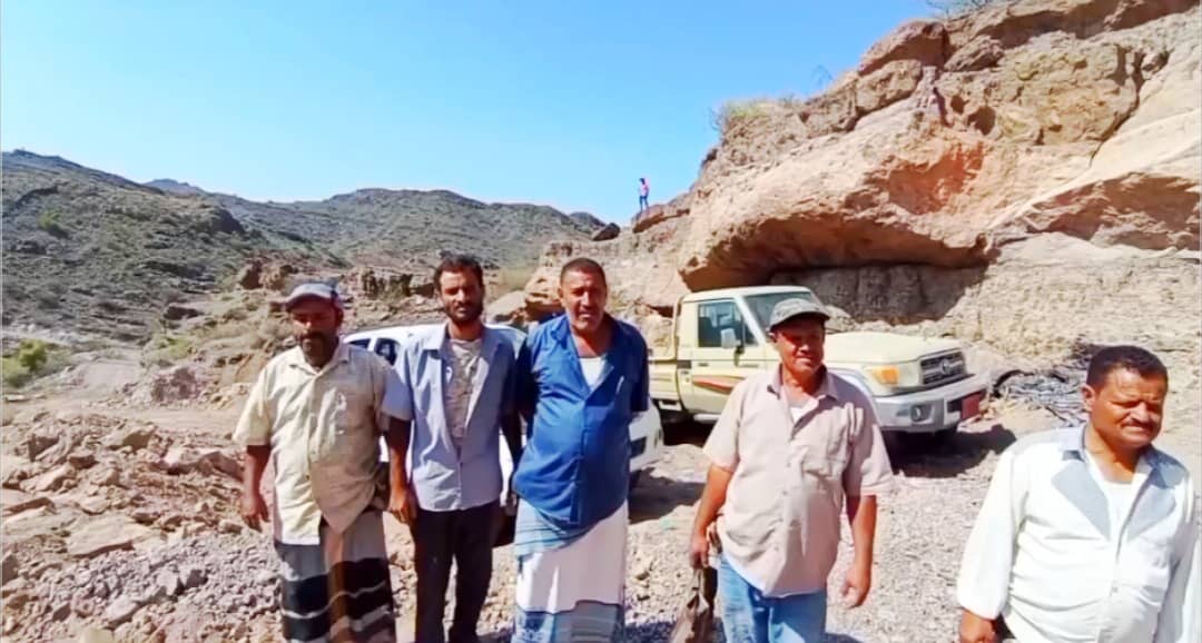 الضالع .. الراعي و مطلق يزوران طريق الجهدعة الصرفة و يتفقدان العمل فيها