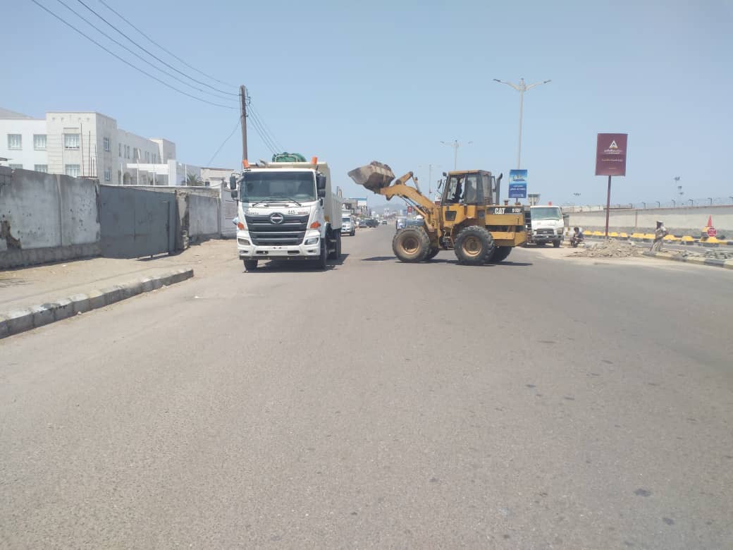 بتوجيهات مديره العام المهندس قائد راشد .. استنفار خدمي لصندوق النظافة عدن استعدادا لاستقبال عيد الأضحى المبارك 