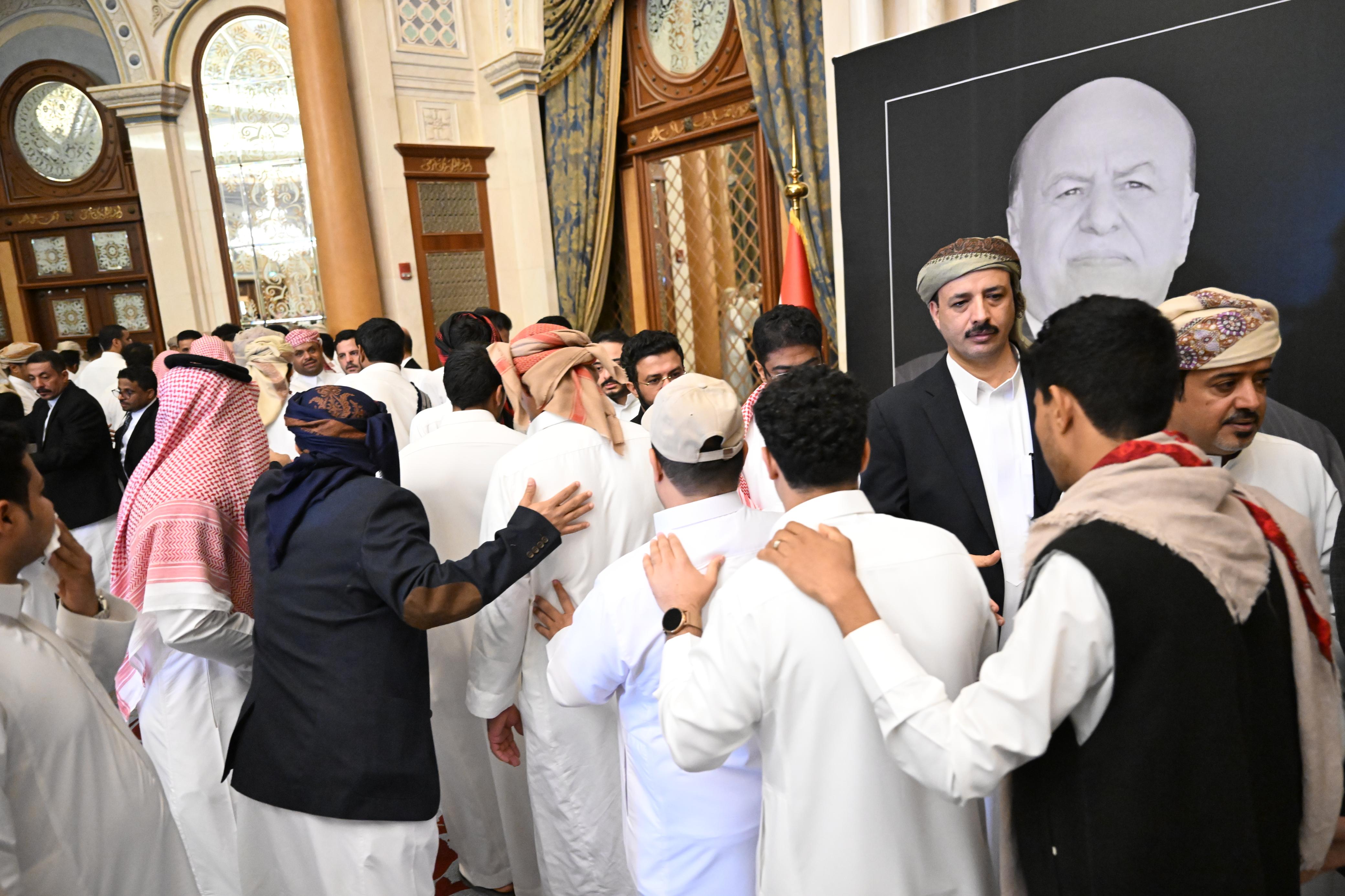 نائب وزير السياحة " الشيخ محمد حسين الدهبلي" يشارك في عزاء الرئيس السابق عبدربه منصور هادي بالعاصمة السعودية " الرياض " 