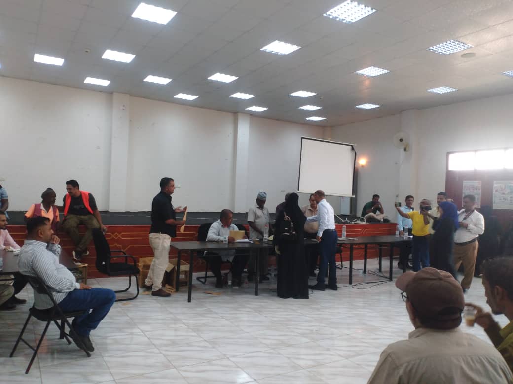صندوق النظافة بعدن يكرم 263 عاملاً وعاملة وموظفا 