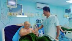 مدير إعلام محافظة أبين " د. باعزب " يطمئن على صحة الأستاذ ناصر عوض موسى بالعناية المركزة في مستشفى عدن الألماني
